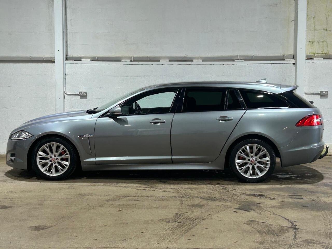 Jaguar XF view 32