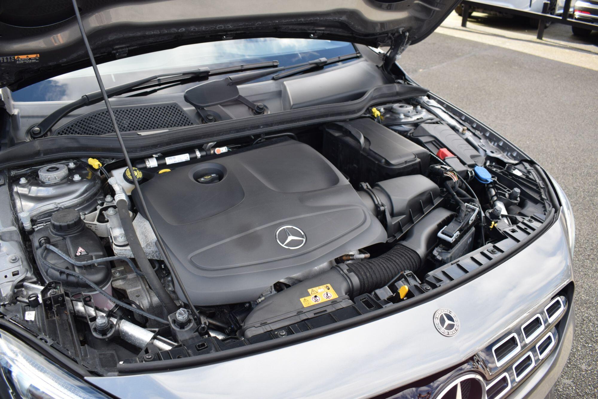 Mercedes-Benz GLA view 36