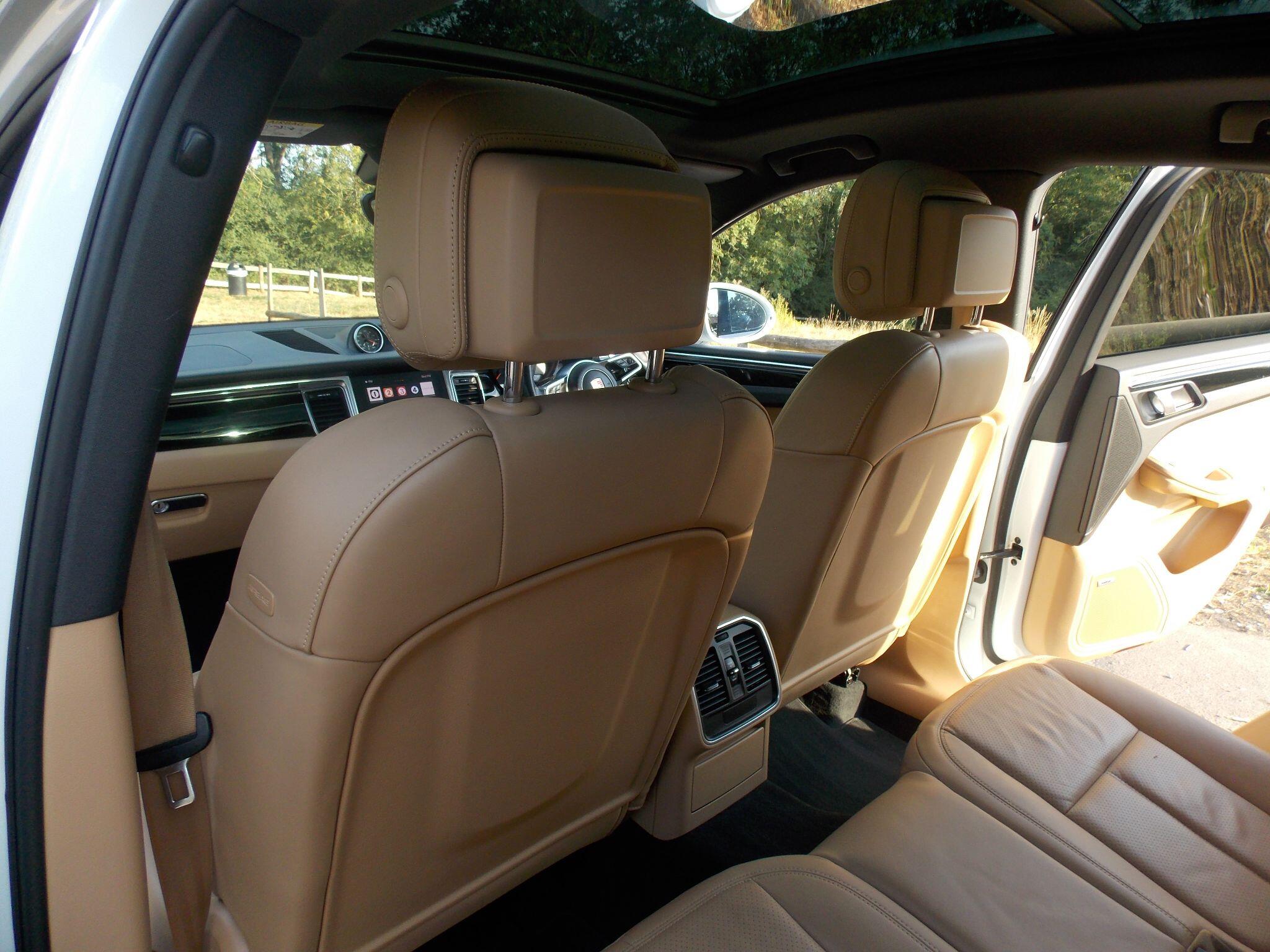 Porsche Macan view 37