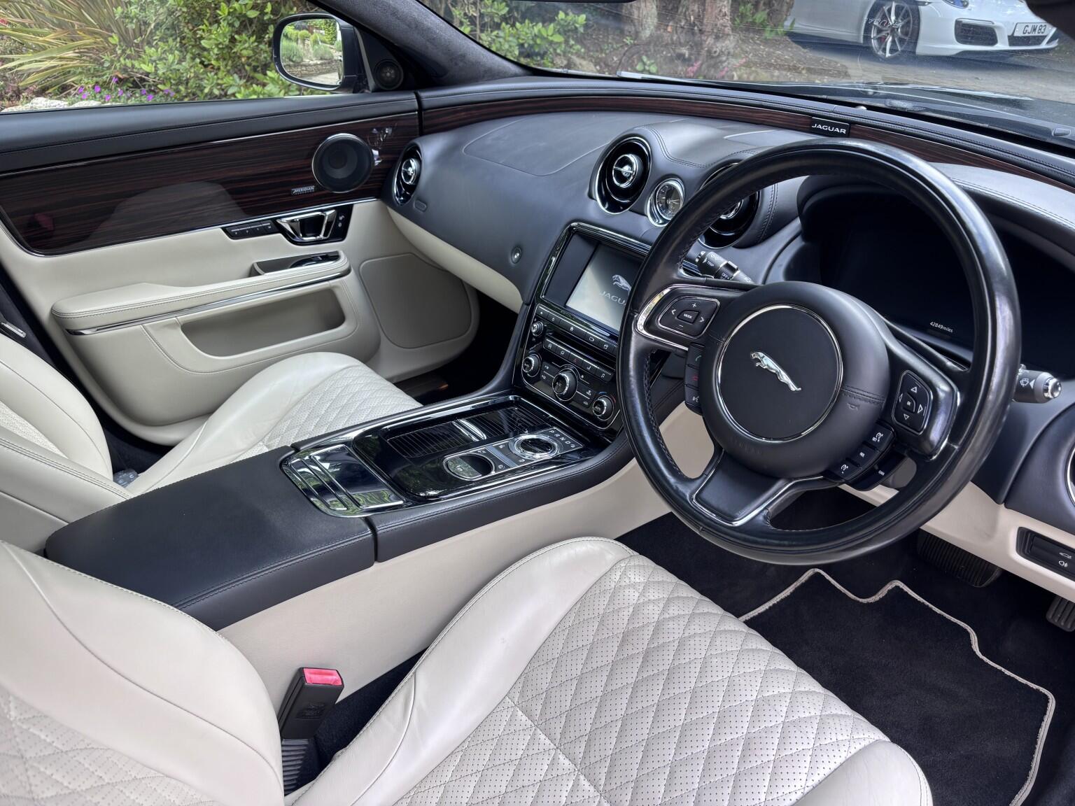 Jaguar XJ view 14