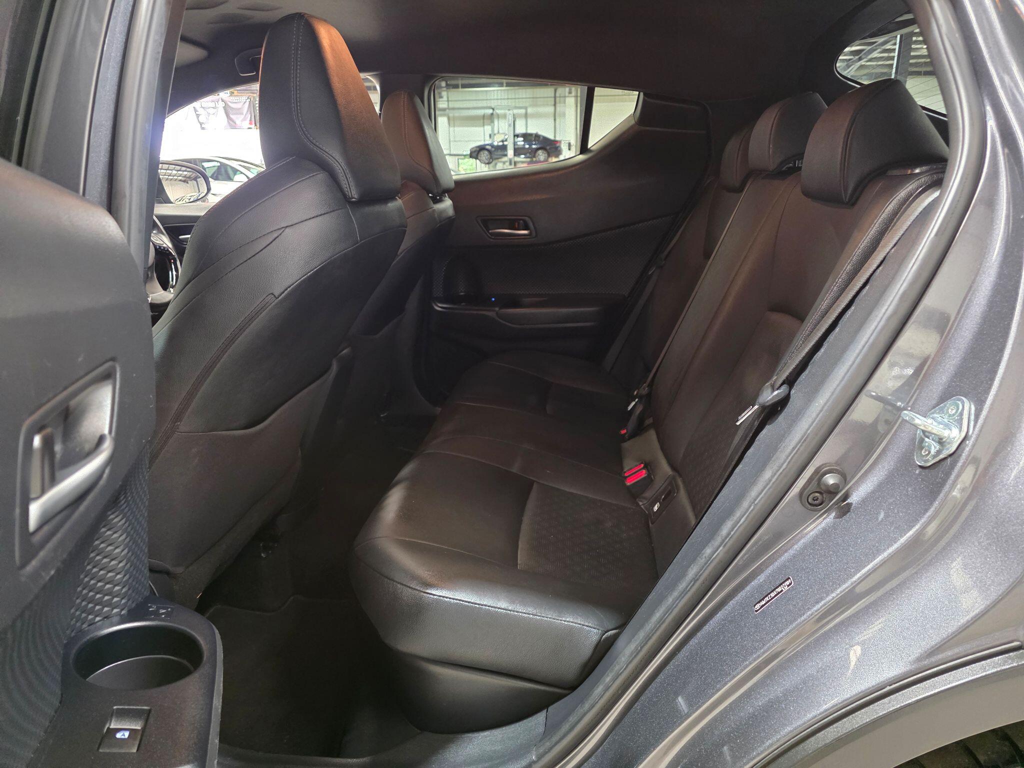 Toyota C-HR view 21