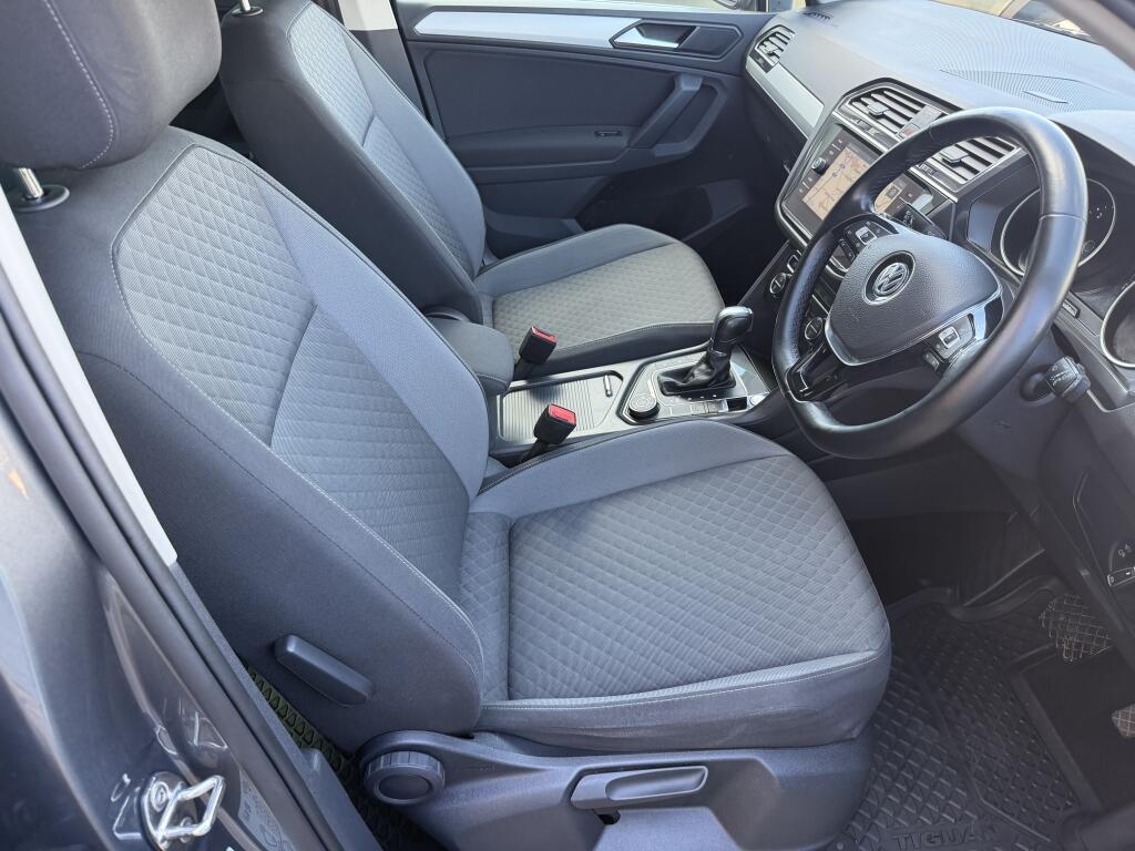 Volkswagen Tiguan view 6