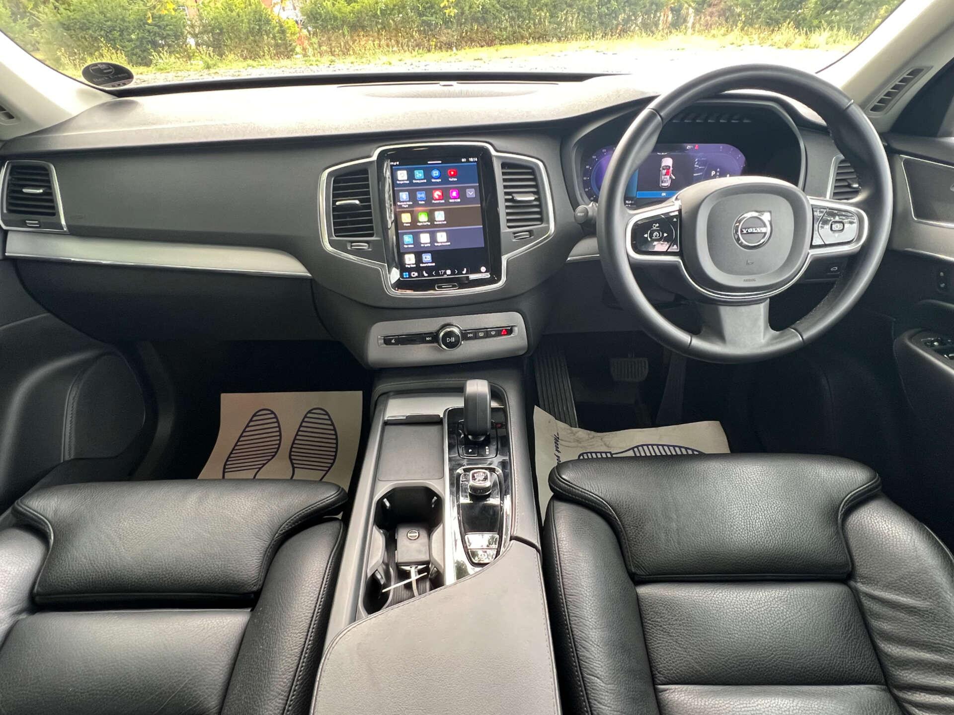 Volvo XC90 view 40