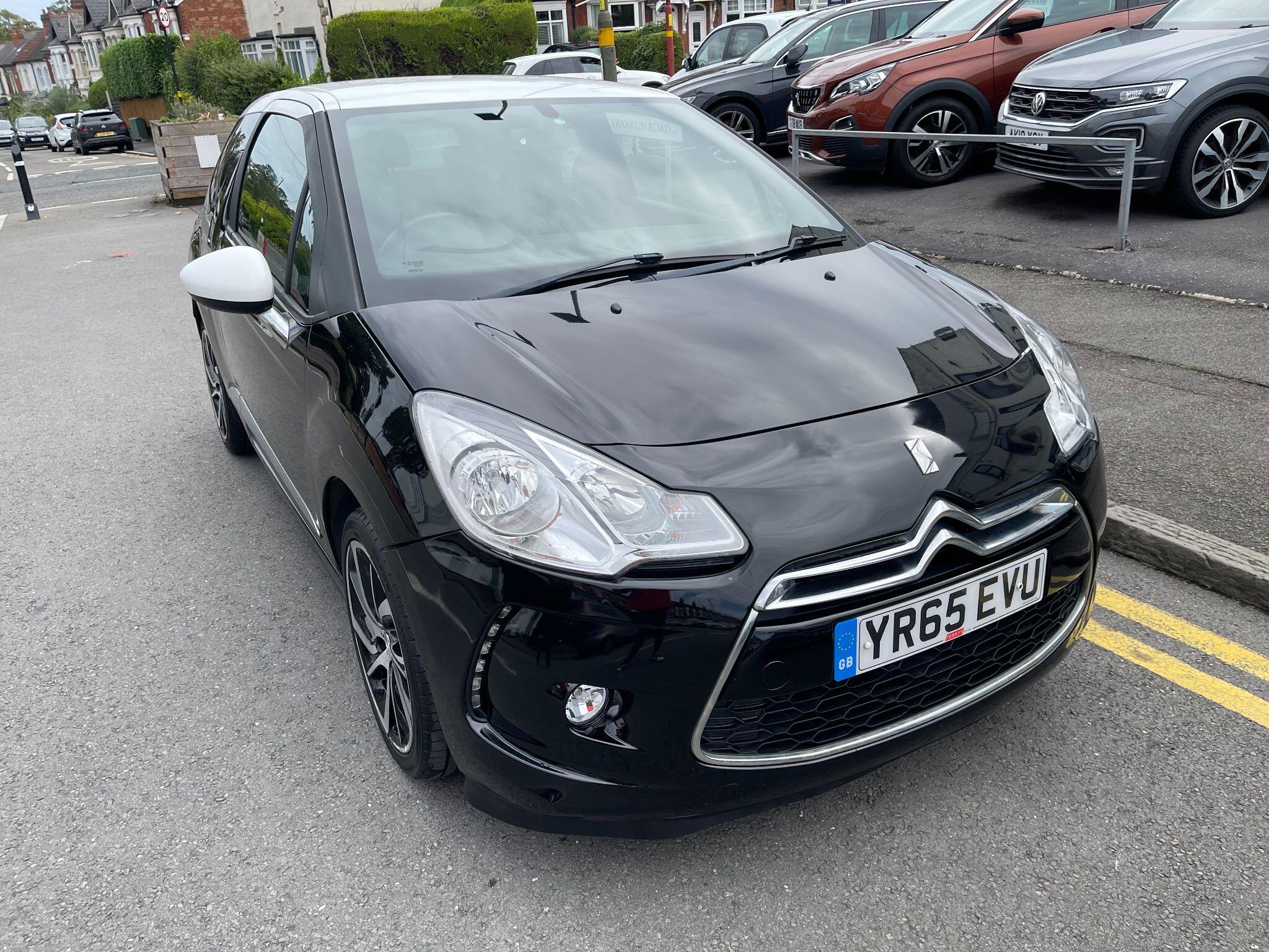 DS Automobiles DS 3 view 4