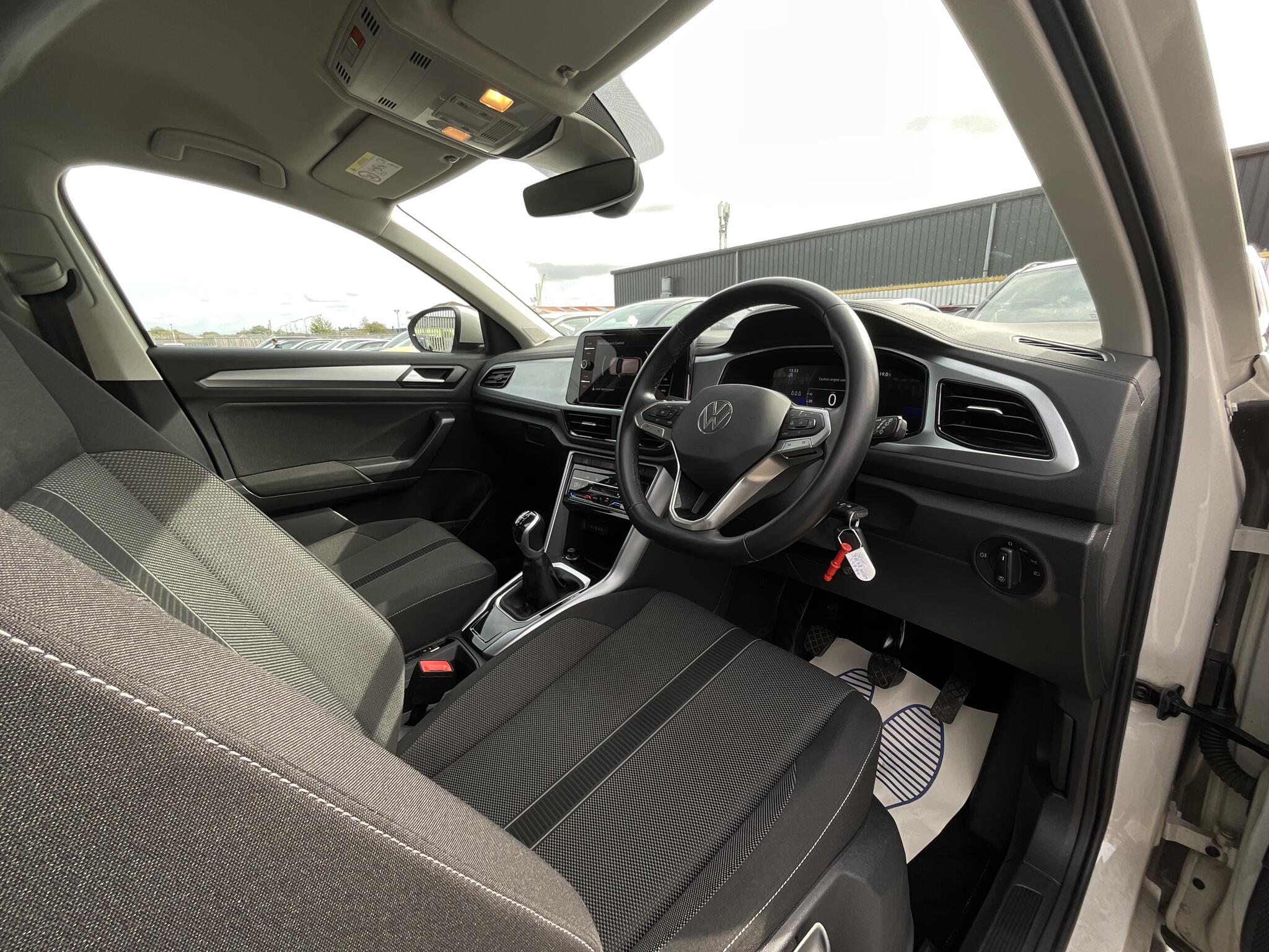 Volkswagen T-Roc view 7