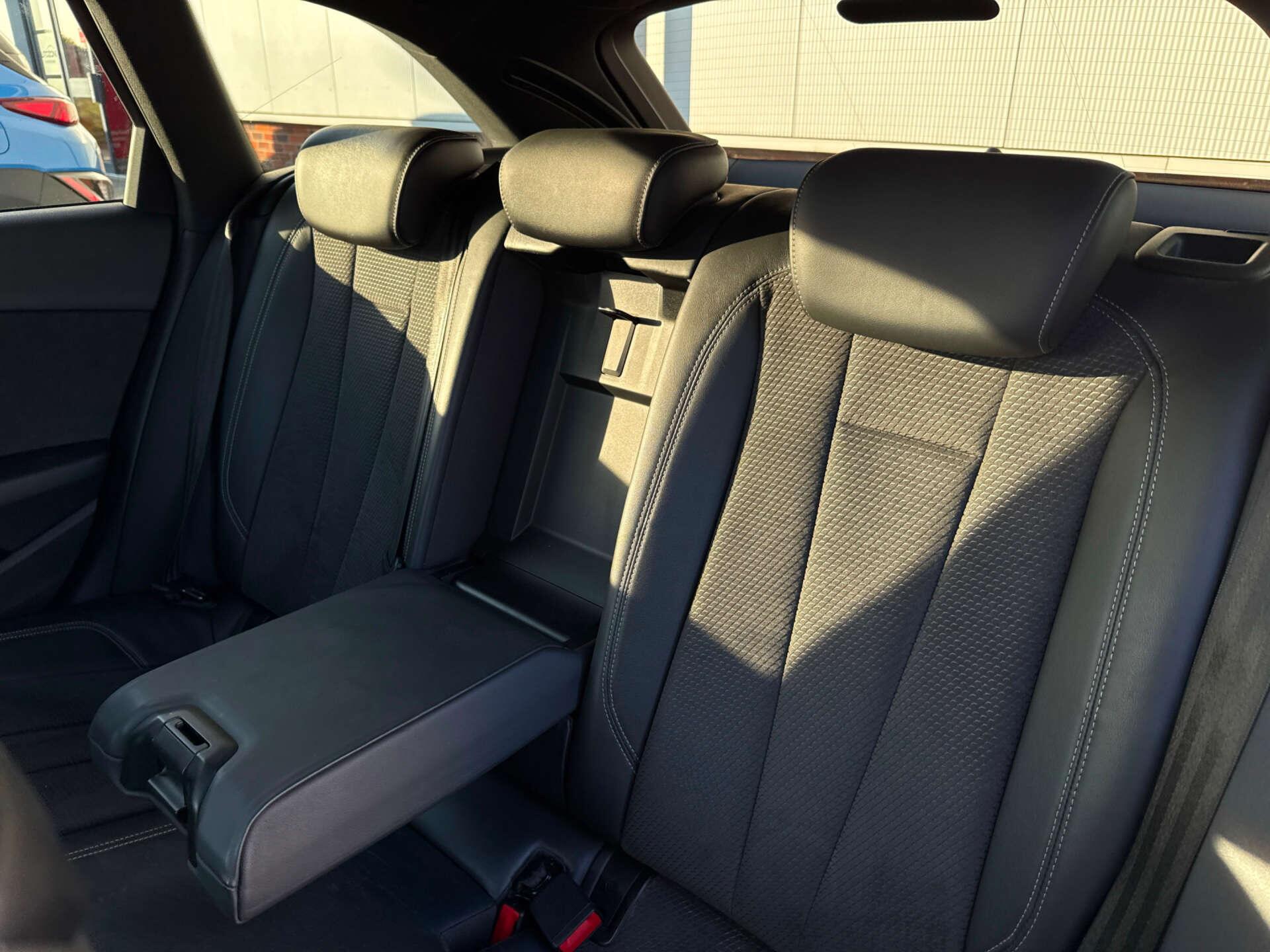 Audi A4 Avant view 41