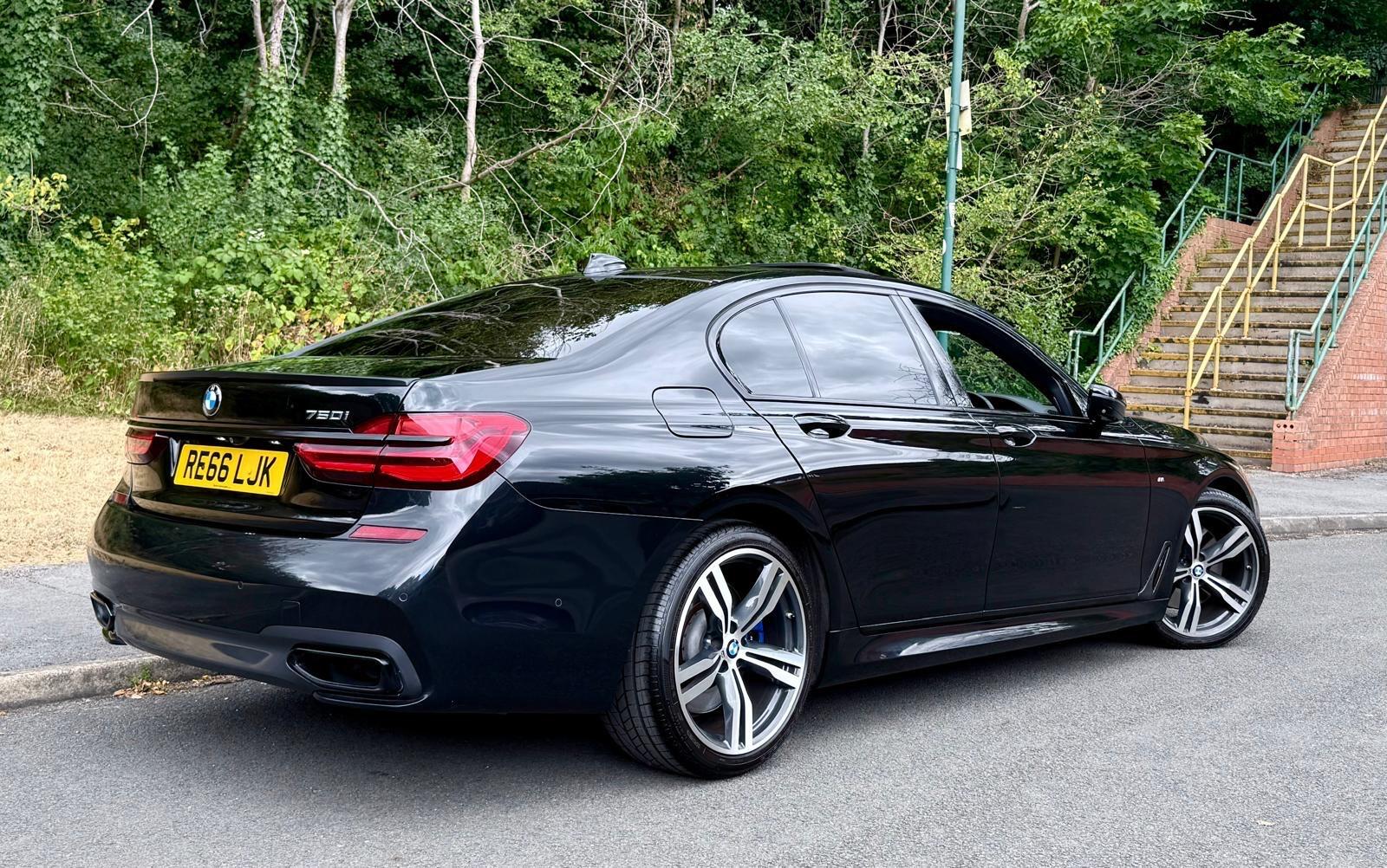 BMW 7 Series view 8