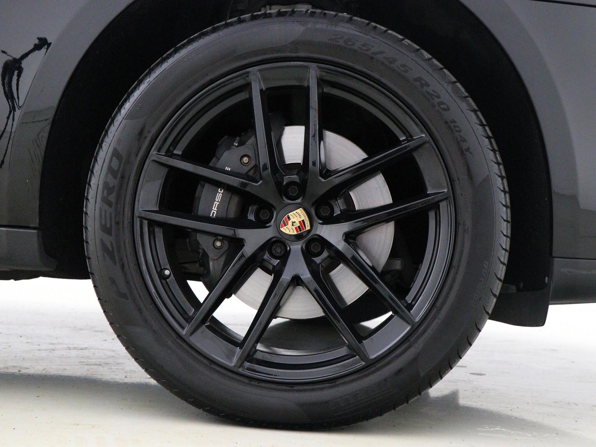 Porsche Macan view 5