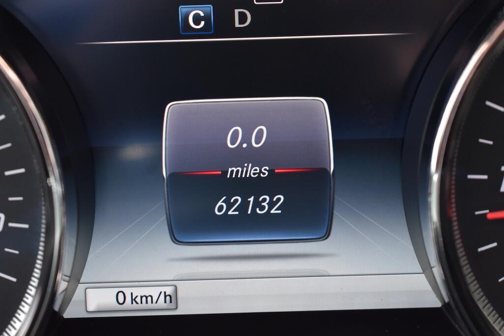 Mercedes-Benz E Class view 11