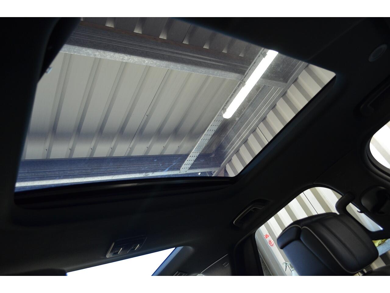 Land Rover Discovery view 19