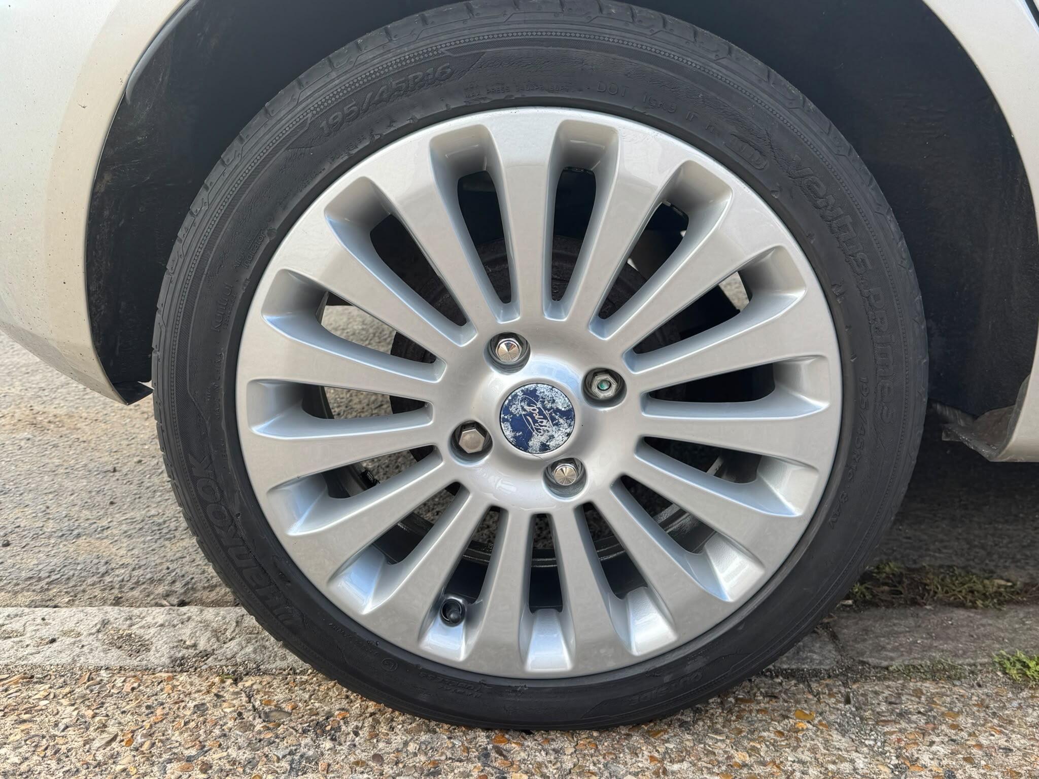 Ford Fiesta view 43