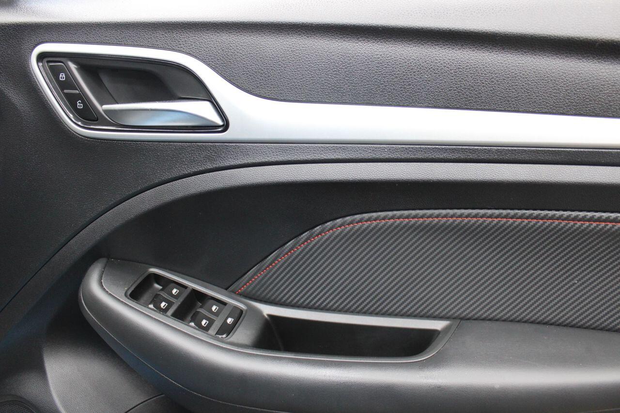 MG ZS view 16