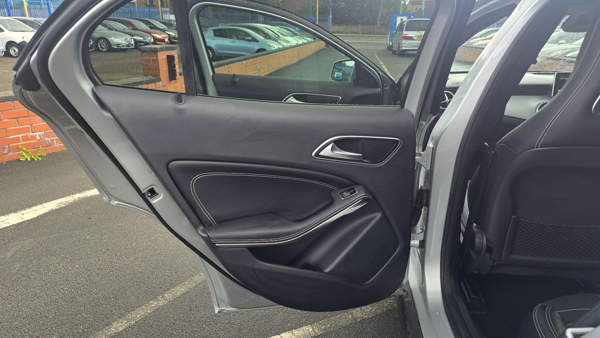 Mercedes-Benz GLA view 18