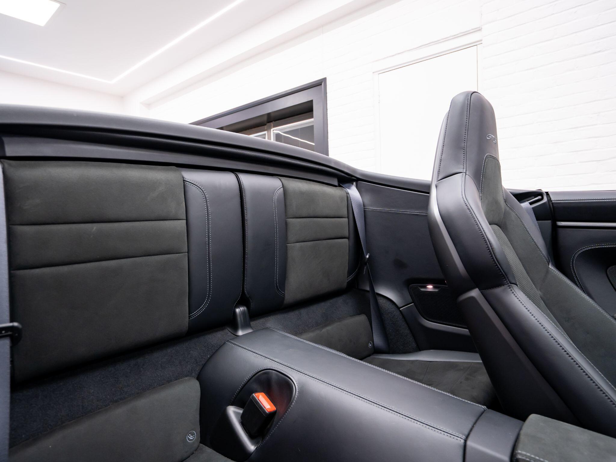 Porsche 911 view 21