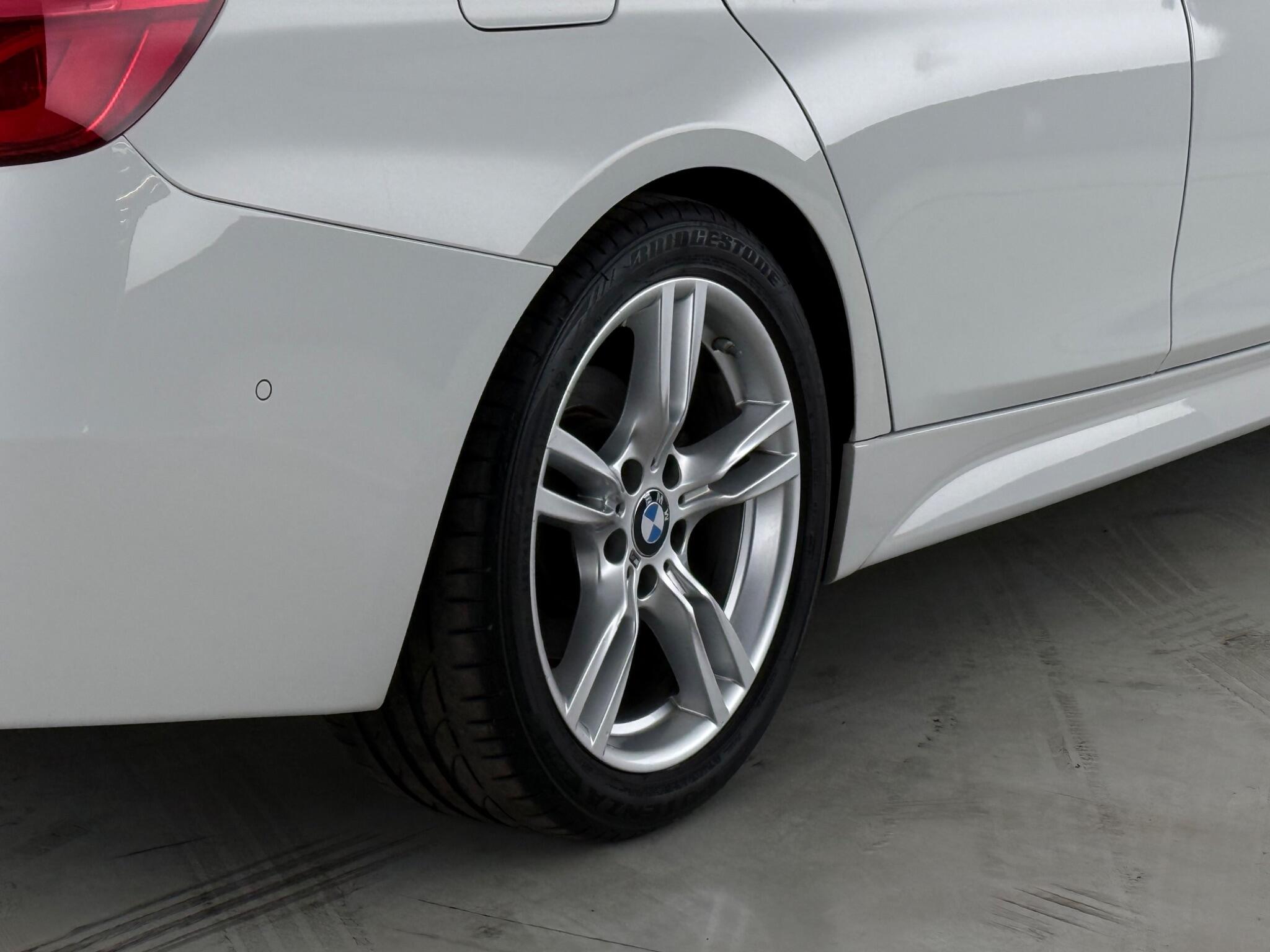 BMW 3 Series view 11
