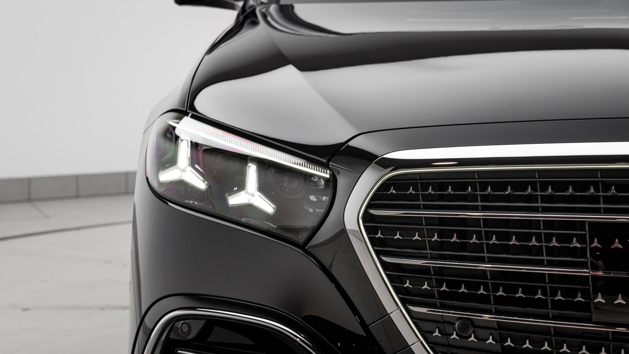 Mercedes-Benz S-Class view 8