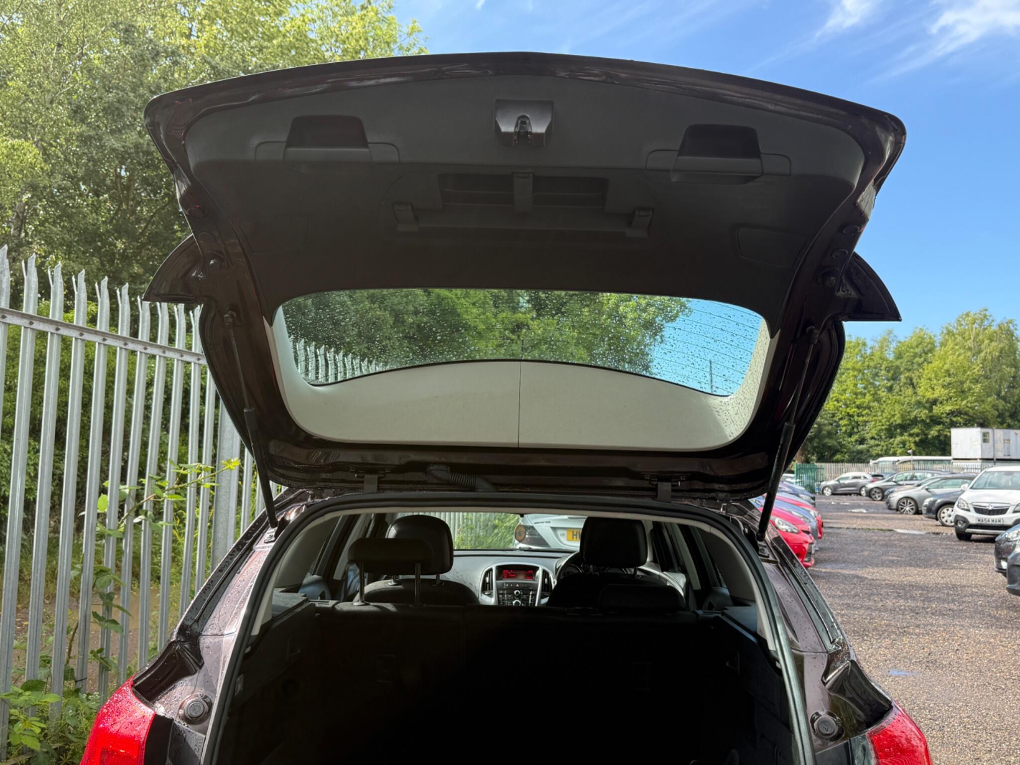 2014 Vauxhall Astra image 35