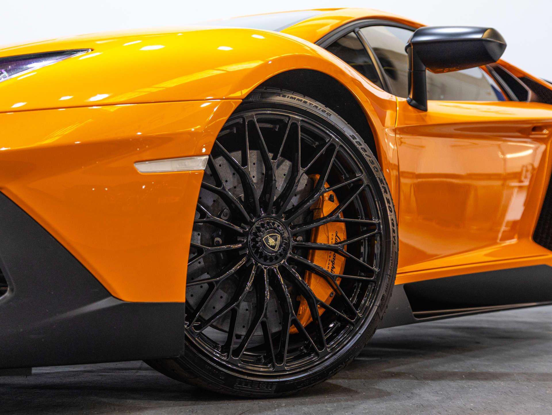 Lamborghini Aventador view 57