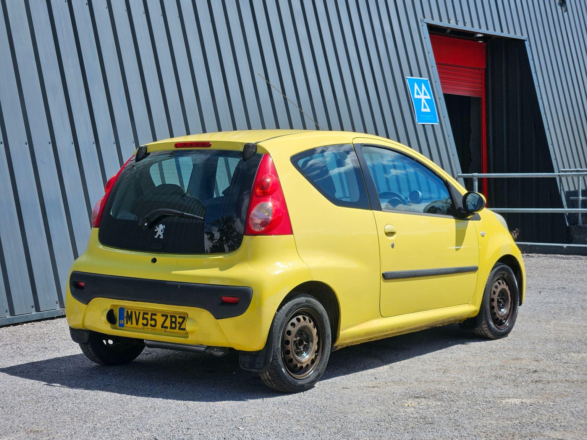 2005 Peugeot 107 image 6