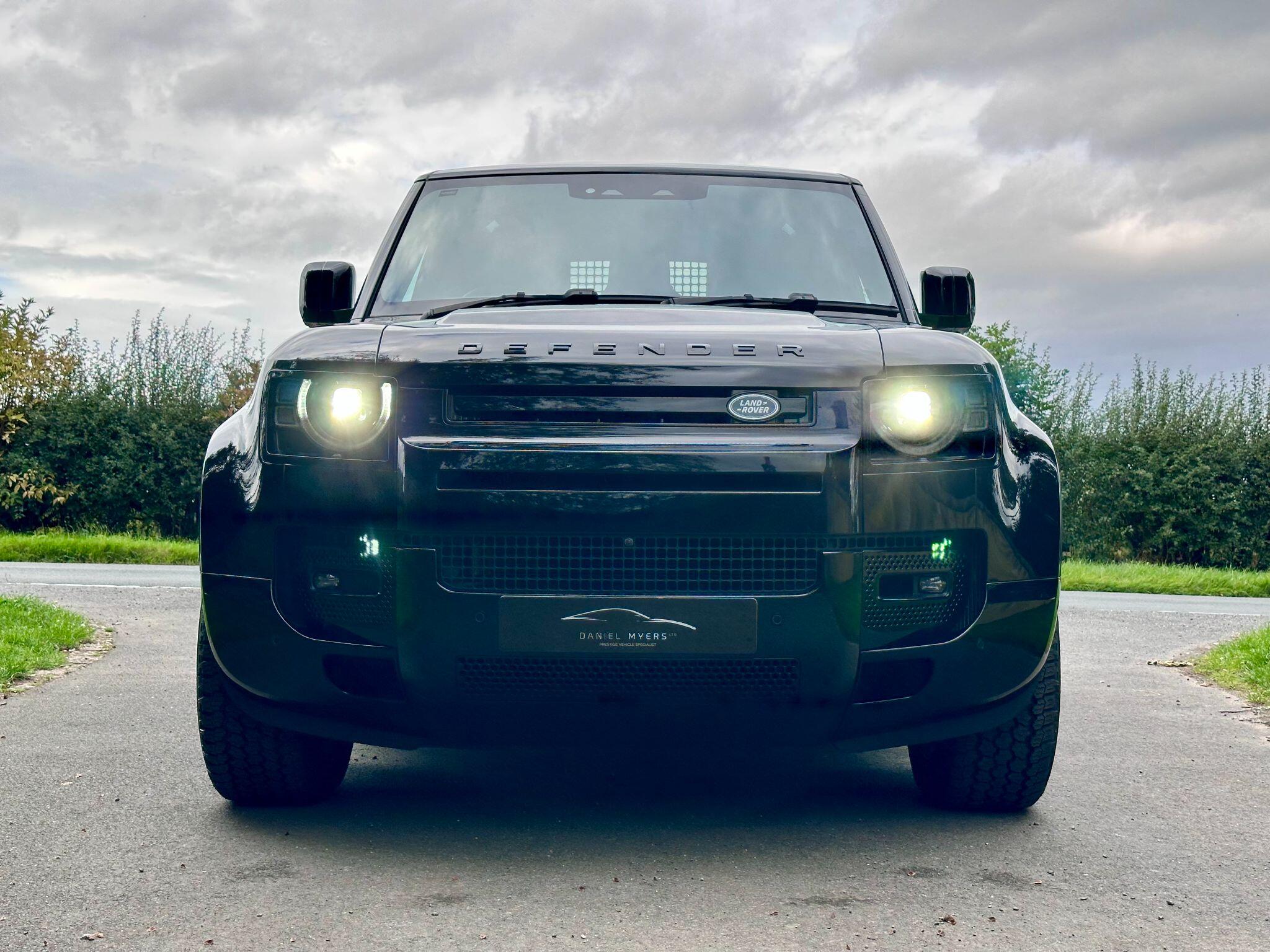 Land Rover Defender 90 view 42