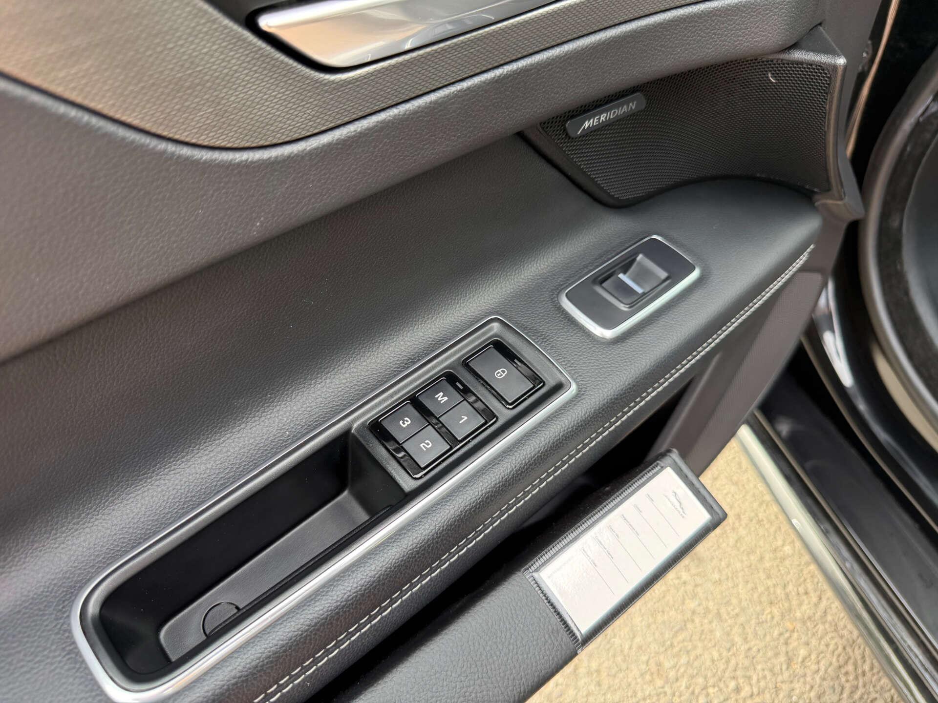 Jaguar XF view 73