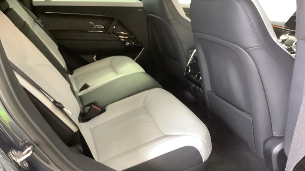 Land Rover Range Rover Sport view 4