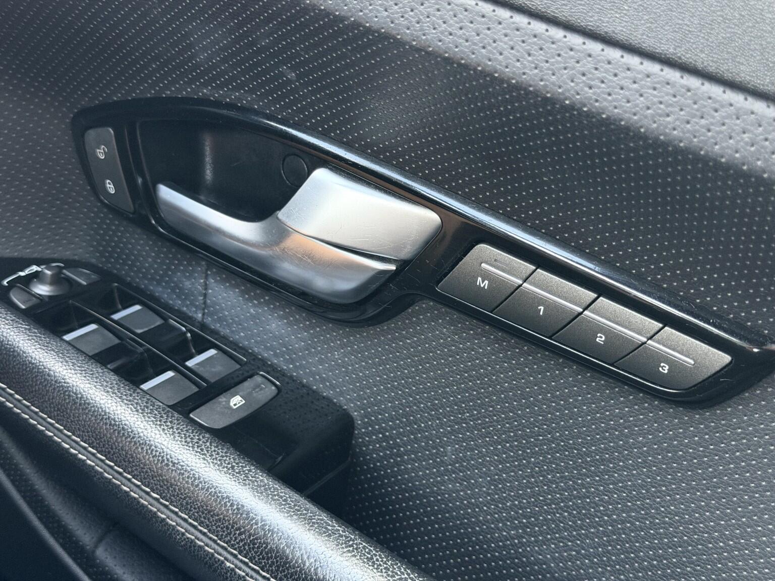Land Rover Range Rover Evoque view 29