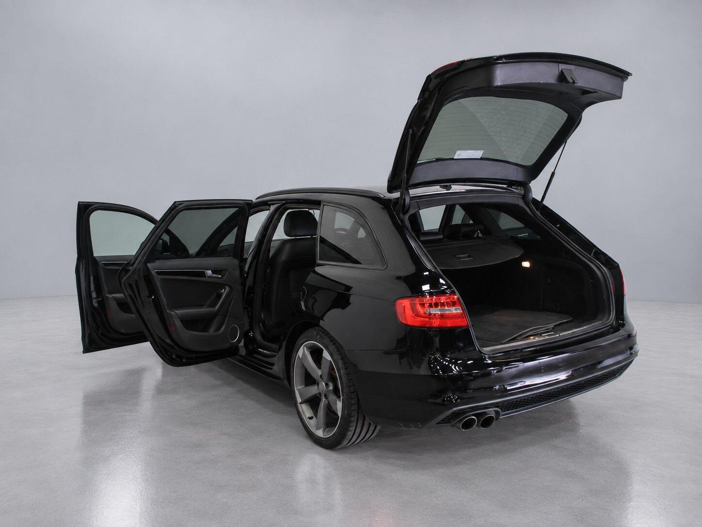 Audi A4 view 21