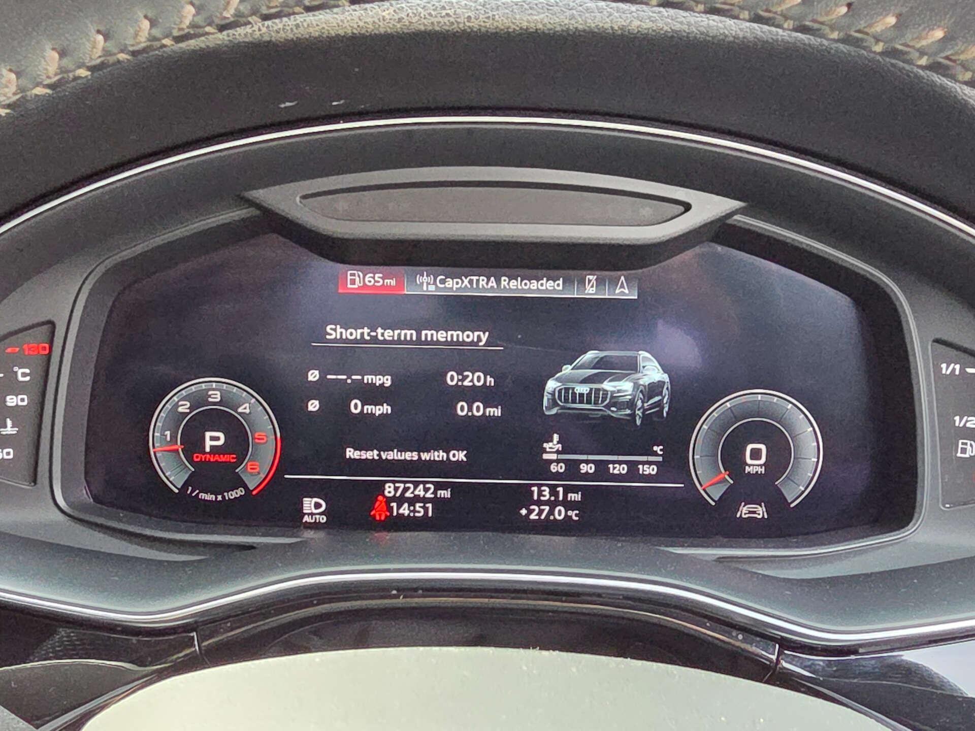 Audi Q8 view 32