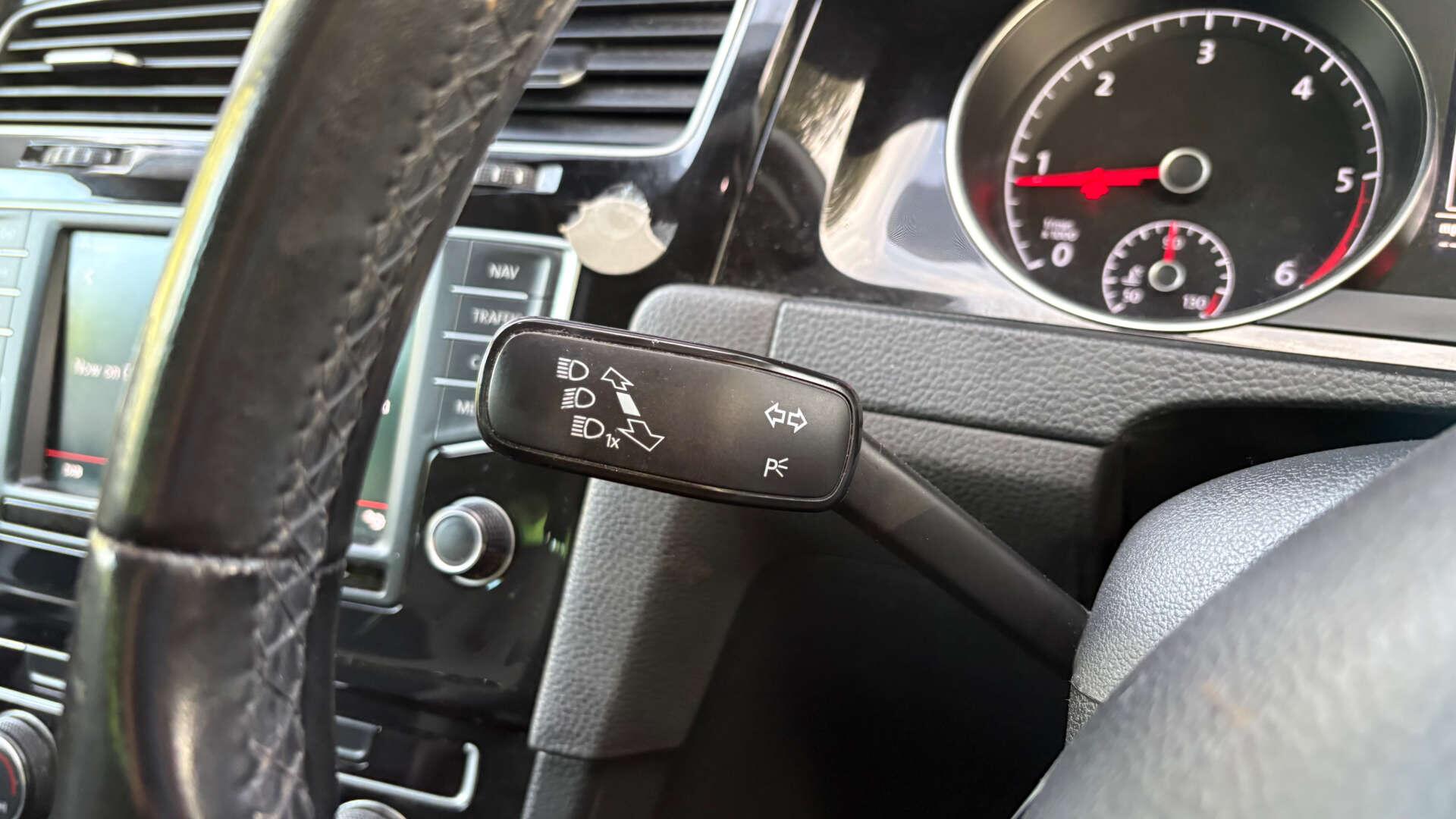 Volkswagen Golf view 23
