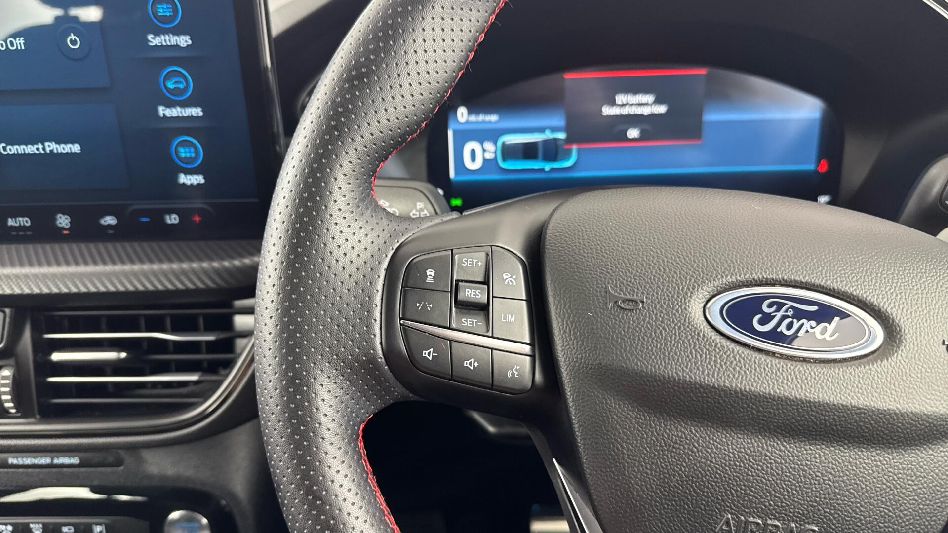 Ford Kuga view 34