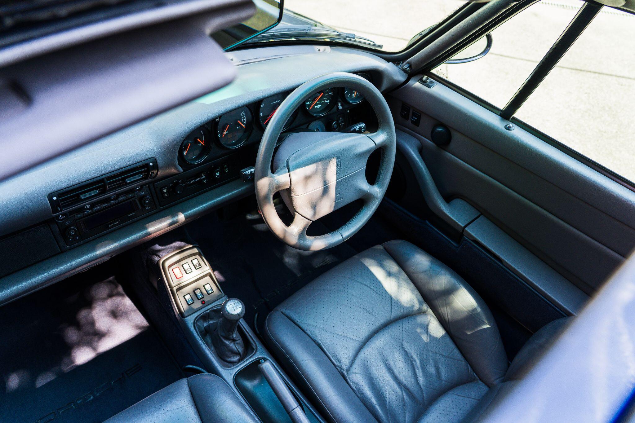 Porsche 911 view 8
