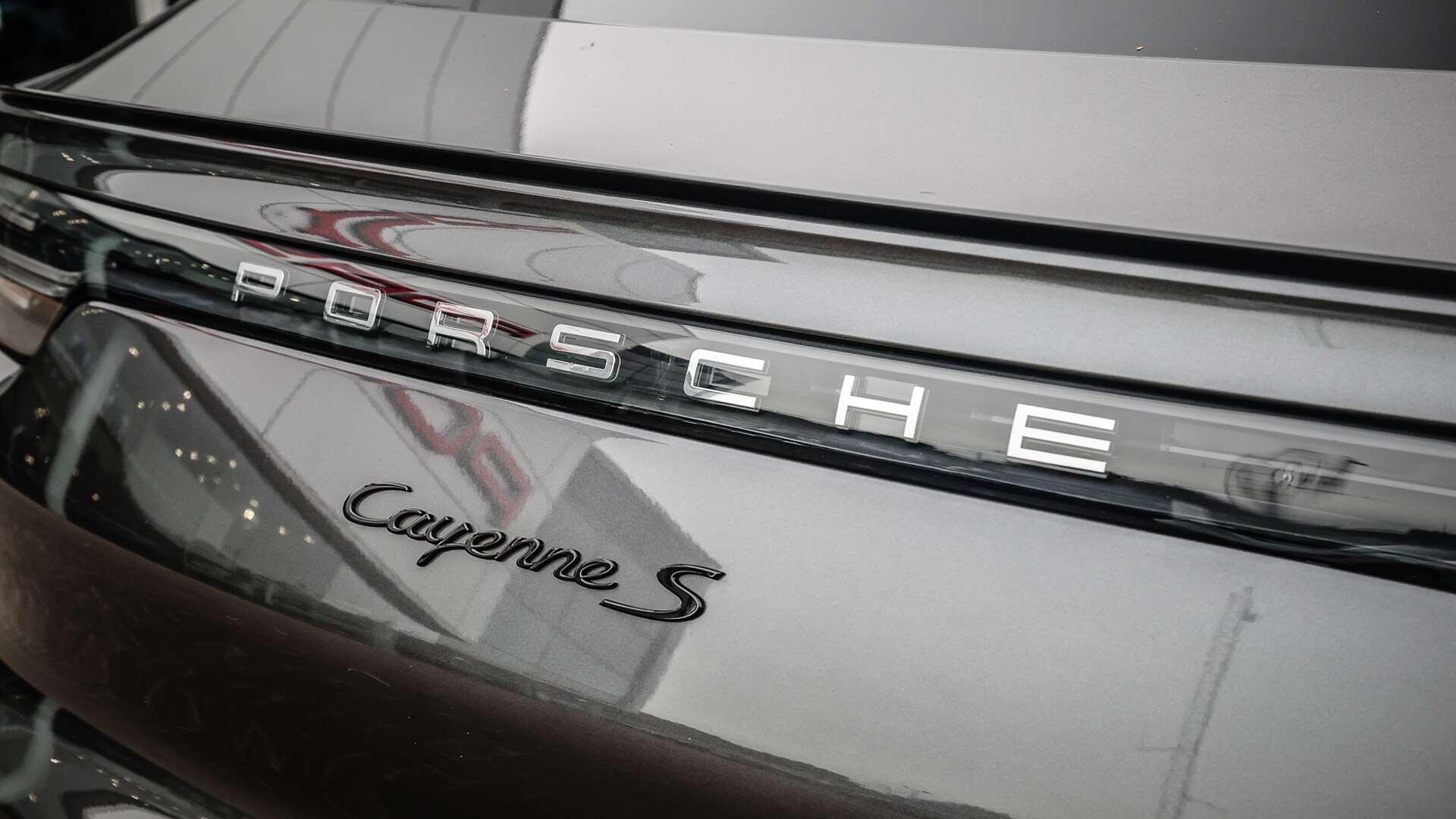 Porsche Cayenne view 30