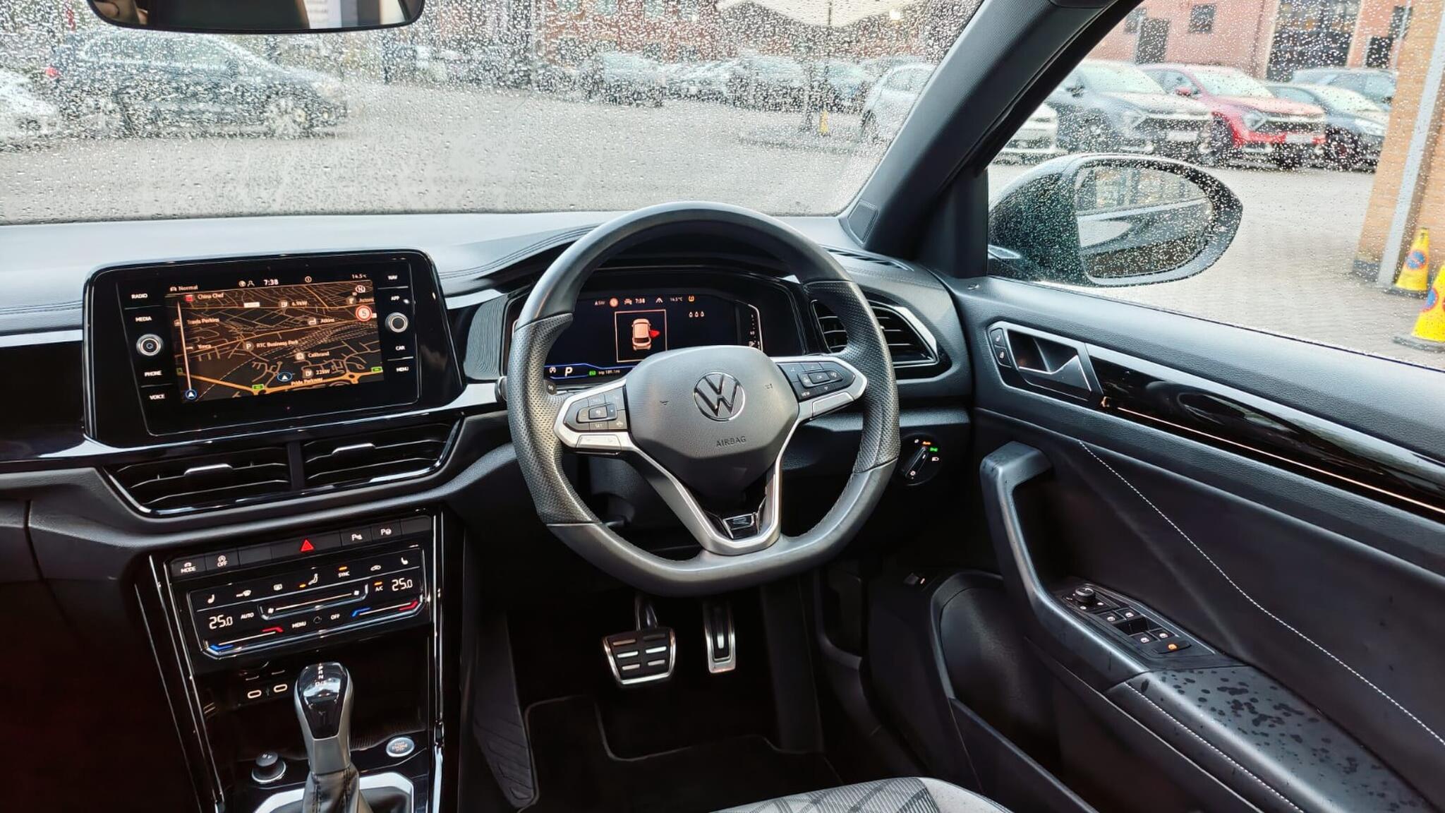 Volkswagen T-Roc view 13