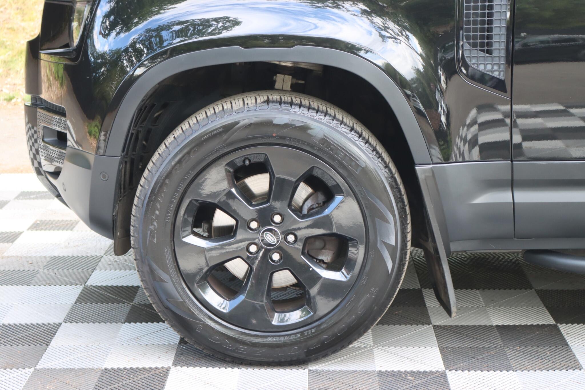 Land Rover Defender view 22