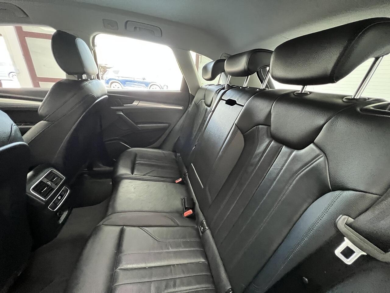 Audi Q5 view 17