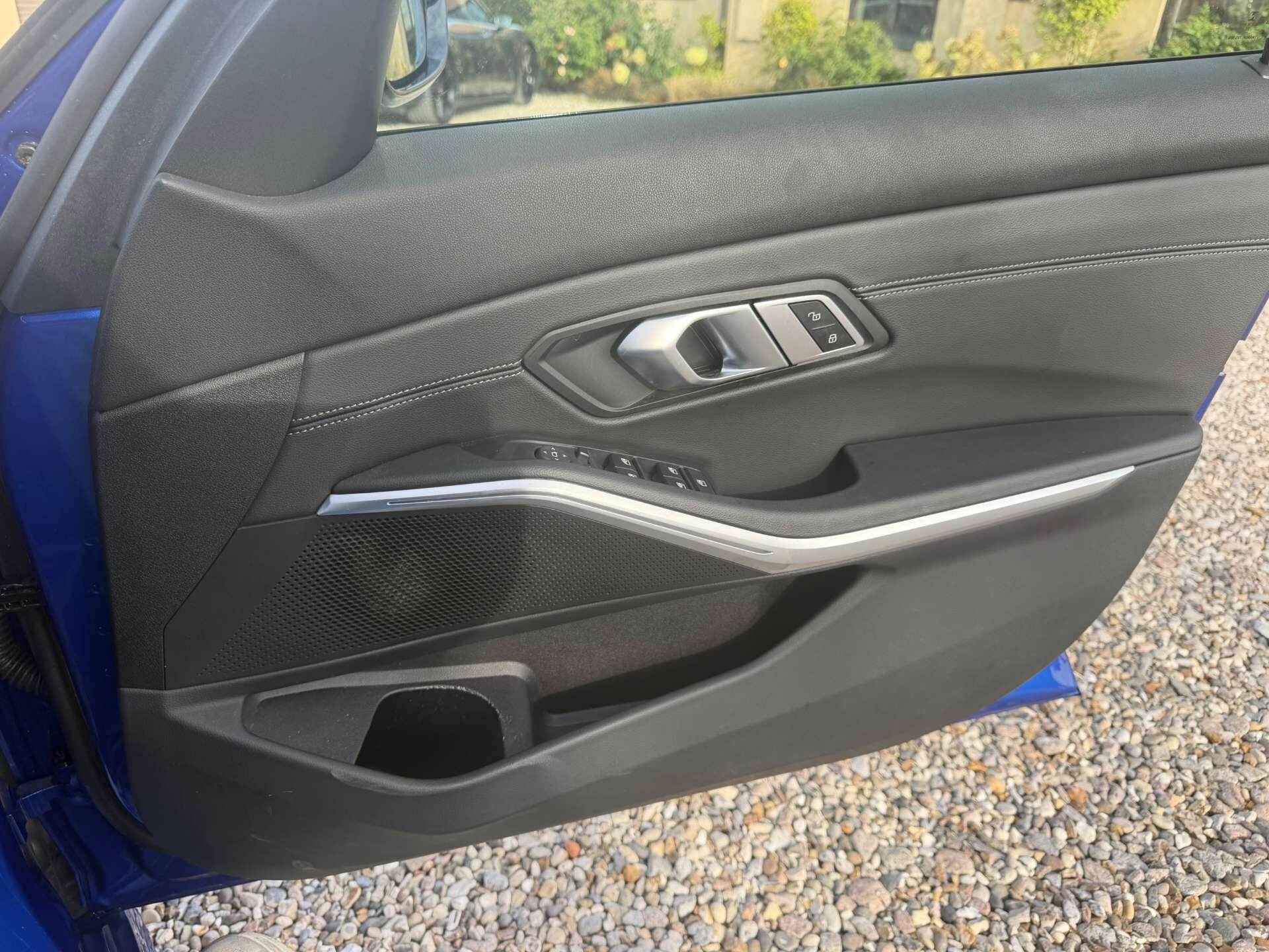 BMW 3 Series view 23