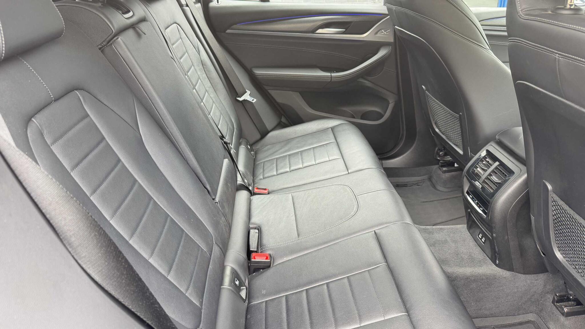BMW X3 view 9