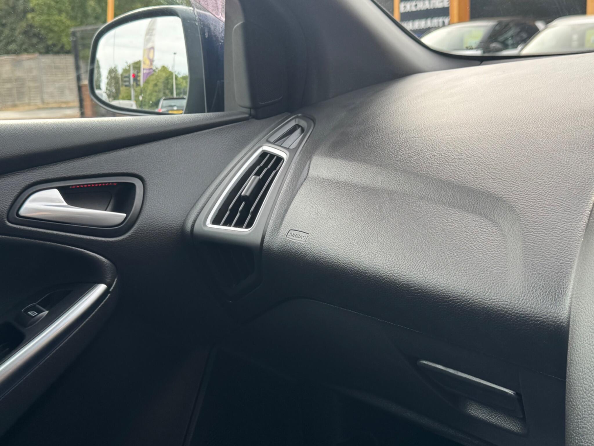 Ford Focus view 34