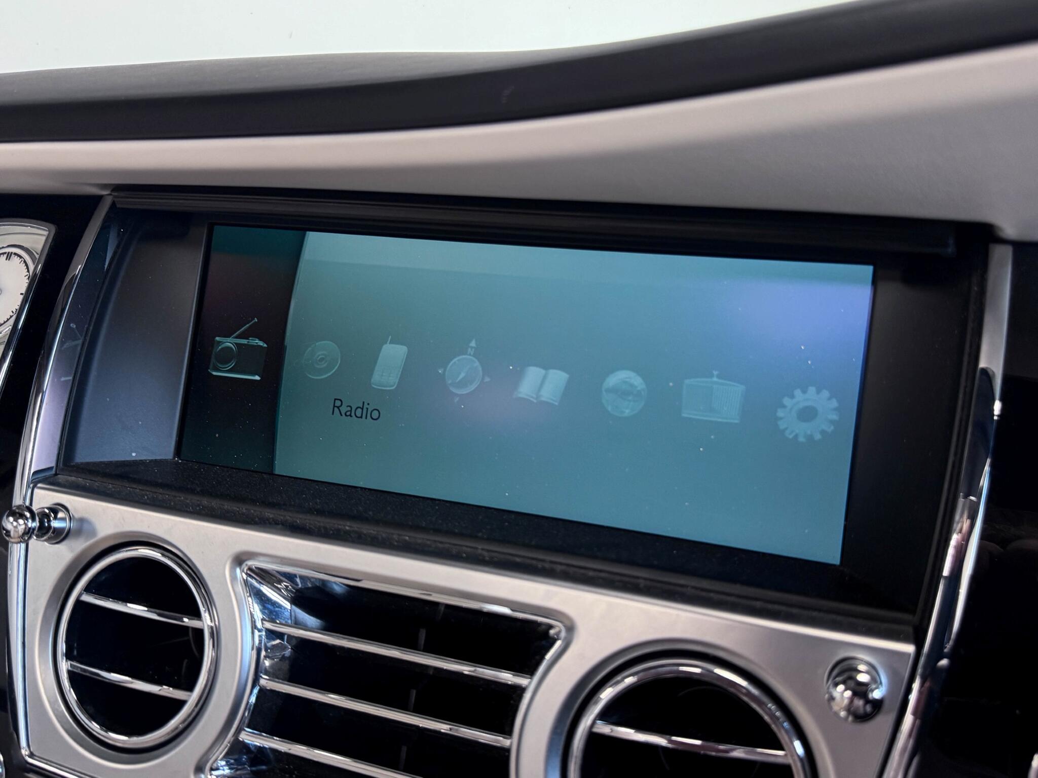 Rolls-Royce Dawn view 44