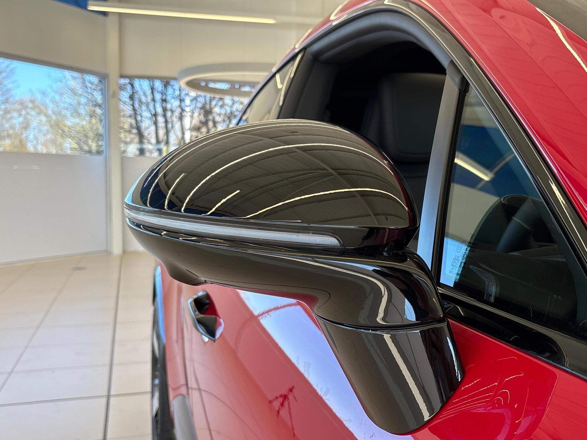 Porsche Macan view 22