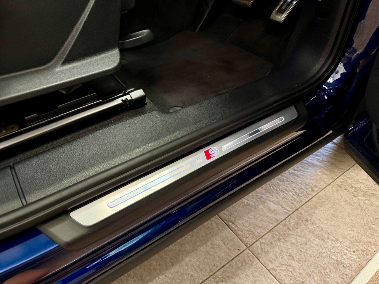 Audi Q3 view 30