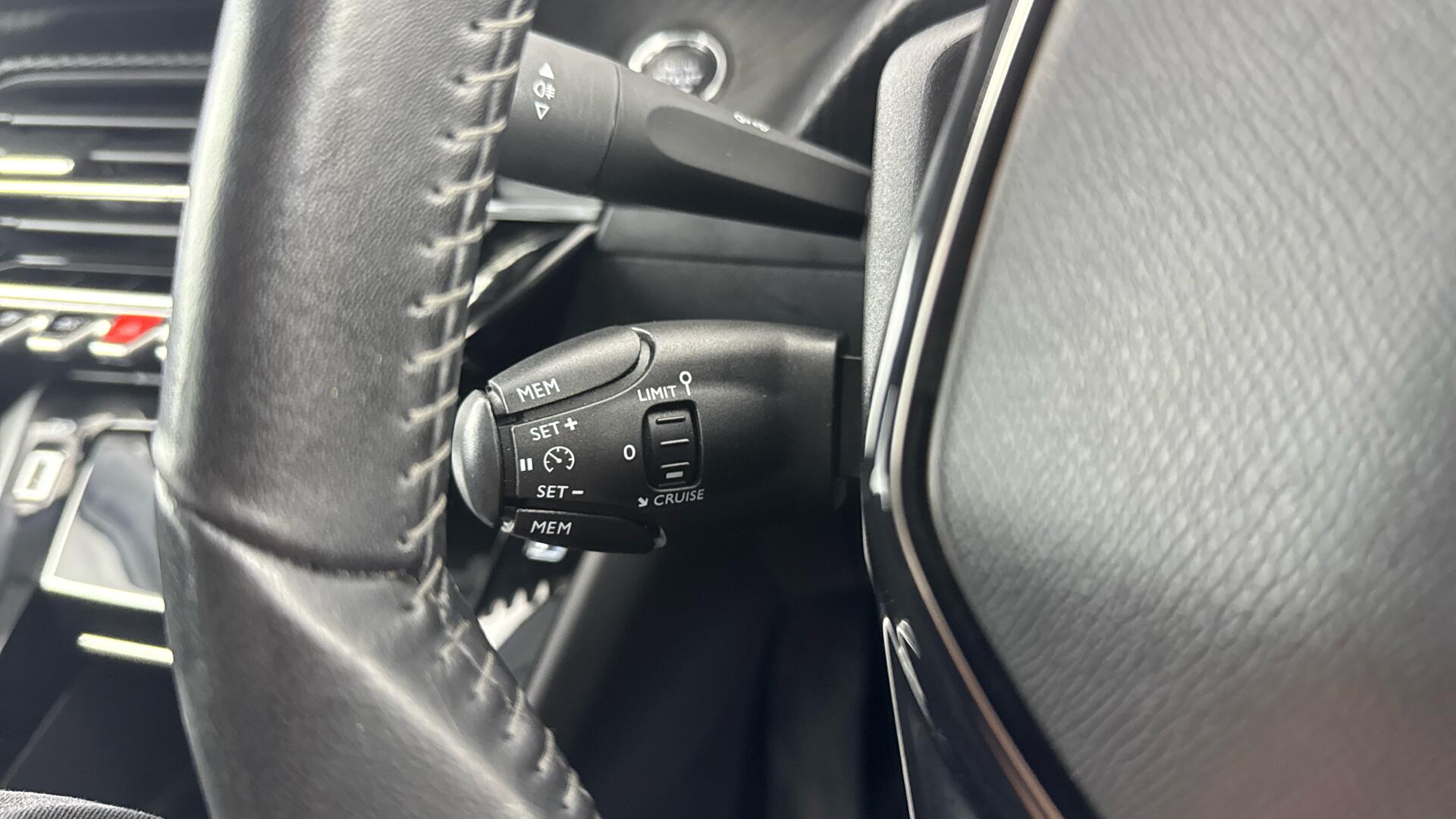 Peugeot 208 view 41