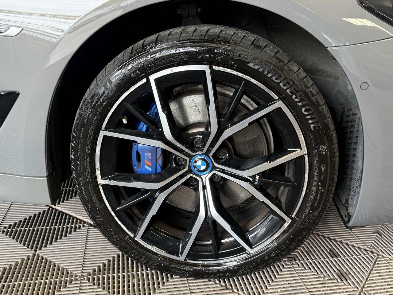 BMW 5 Series view 18