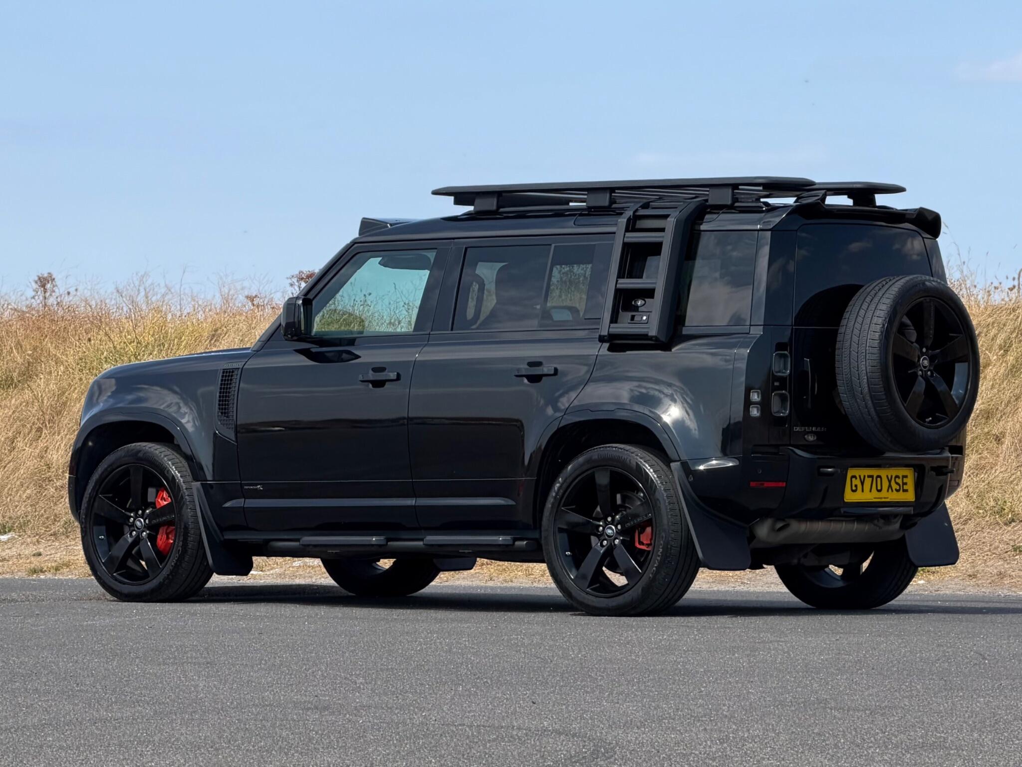 Land Rover Defender 110 view 47