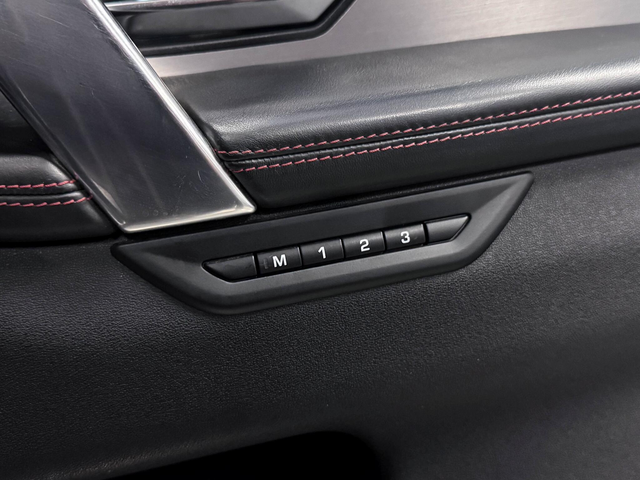 Land Rover Discovery Sport view 24