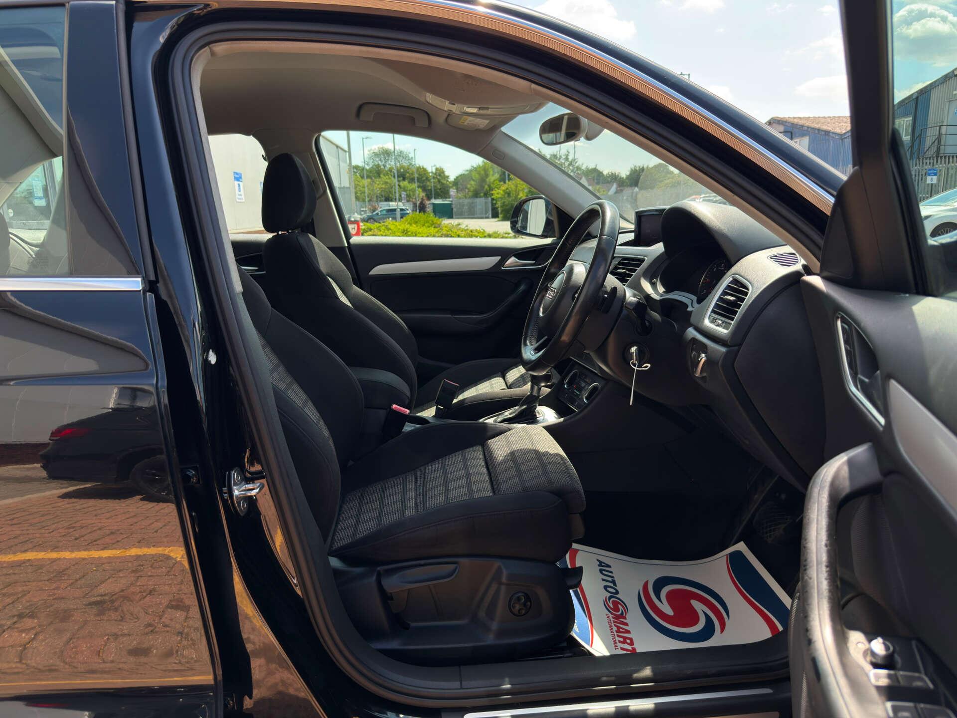 Audi Q3 view 24
