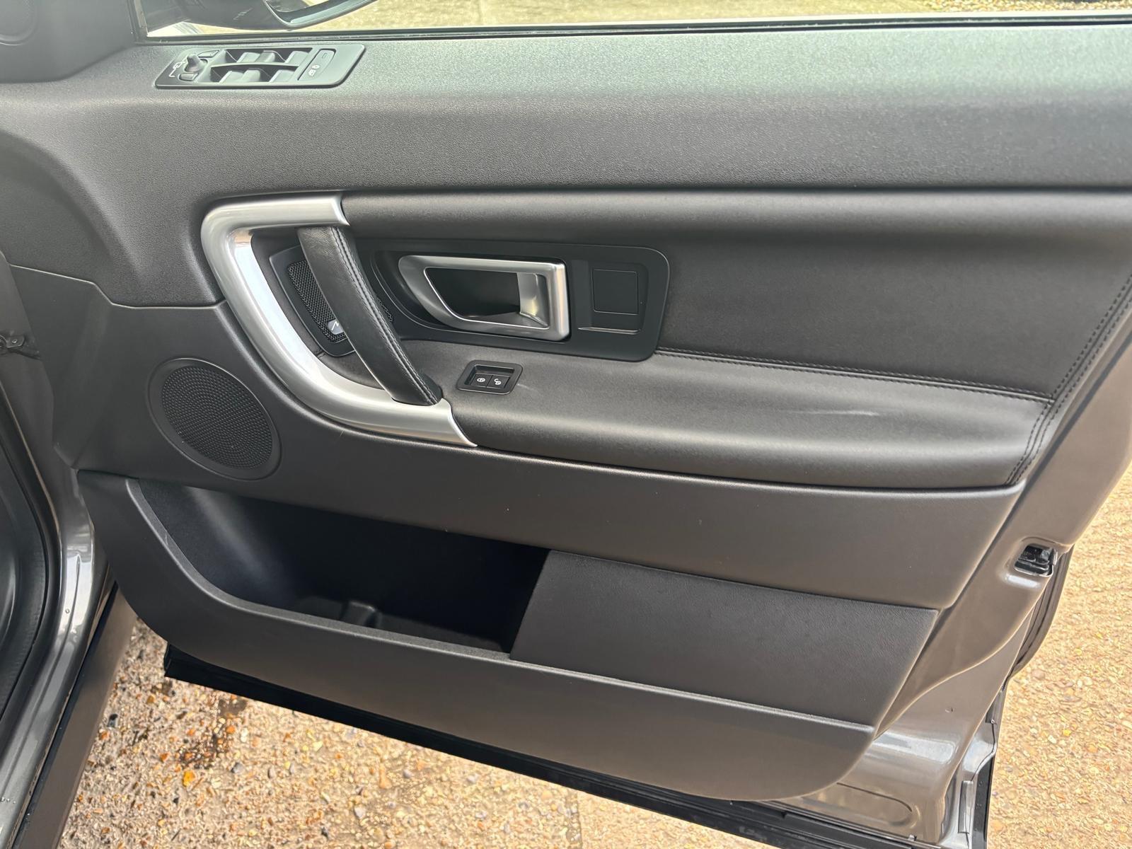 Land Rover Discovery Sport view 22
