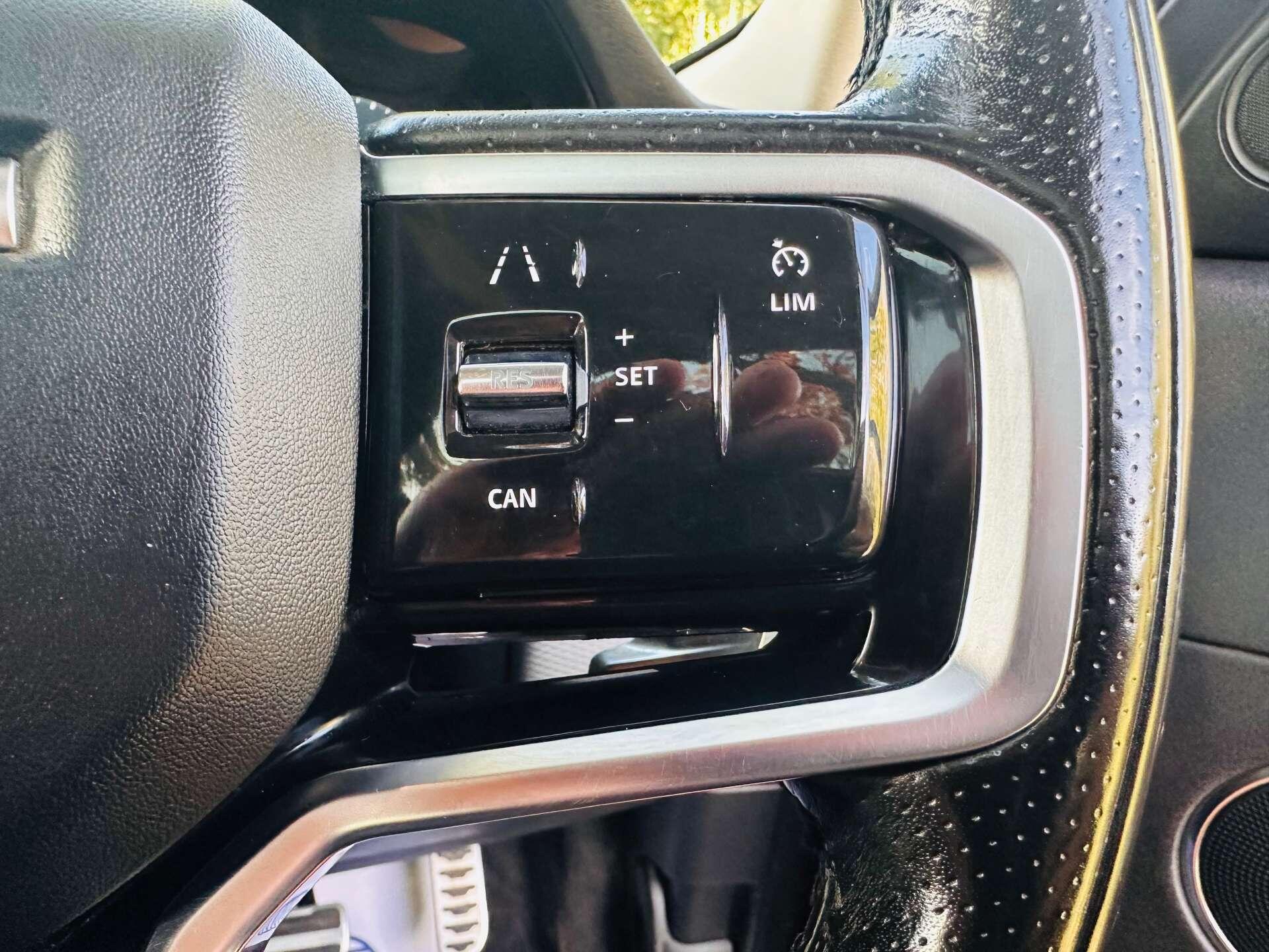Land Rover Discovery Sport view 21