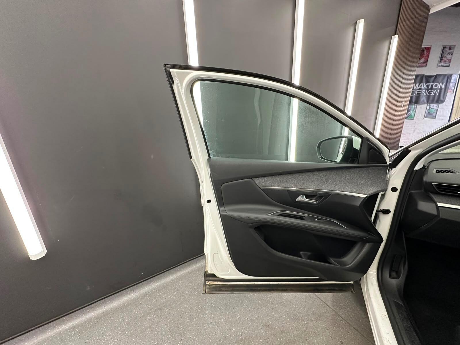 Peugeot 3008 view 17